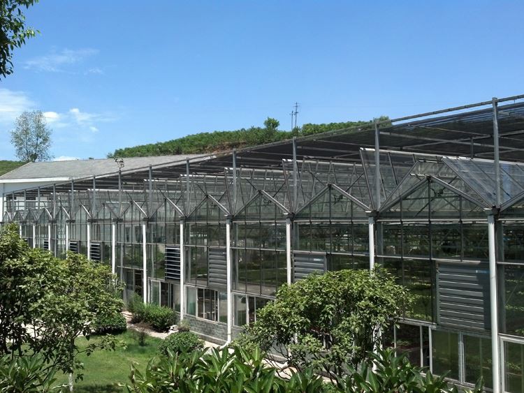 Greenhouses reduce heat loss from cold bridges